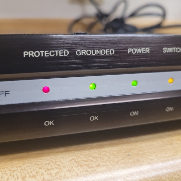 Tripp-Lite Isobar HT3100PC Rack Mount/Console Power Conditioning Center - Picture 2 of 9